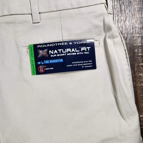 Roundtree and Yorke Men's Pleated Khaki Shorts 42 Waist - Picture 4 of 7